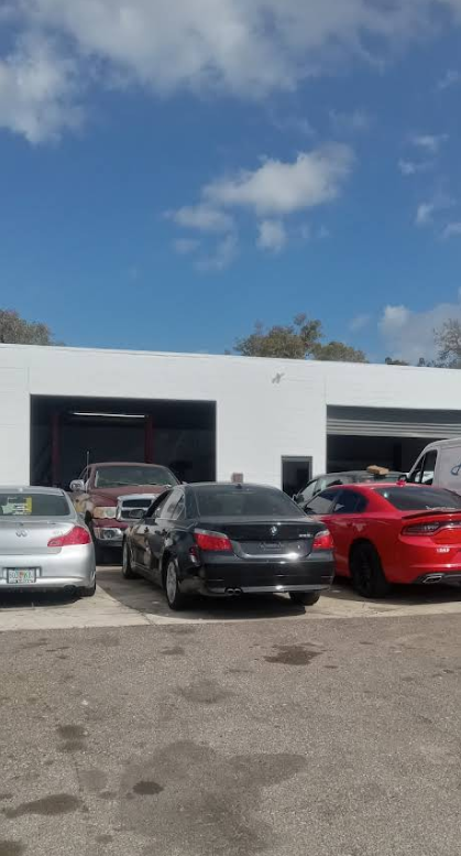 D's Auto Repair shop bays in Tampa, Florida